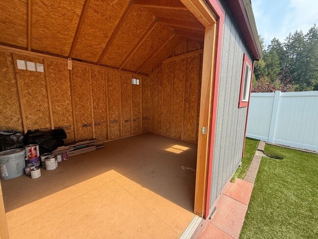 Building Photo - 4 Bedroom DuPont Home for Rent w/AC