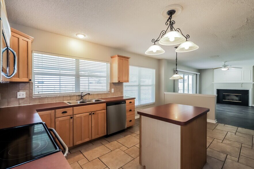 Building Photo - 2601 Berryvine Pl