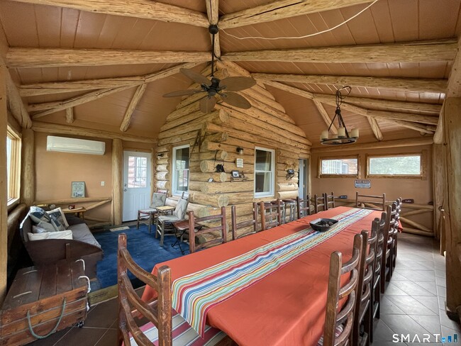 Building Photo - 28 Fox Run