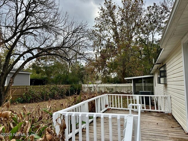 Building Photo - 13625 Hollings St