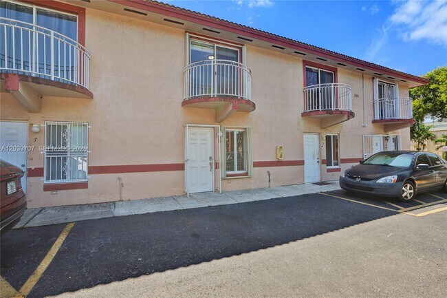 Building Photo - 990 NW 78th Ave
