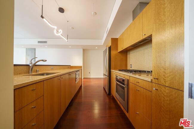 Building Photo - 1155 S Grand Ave