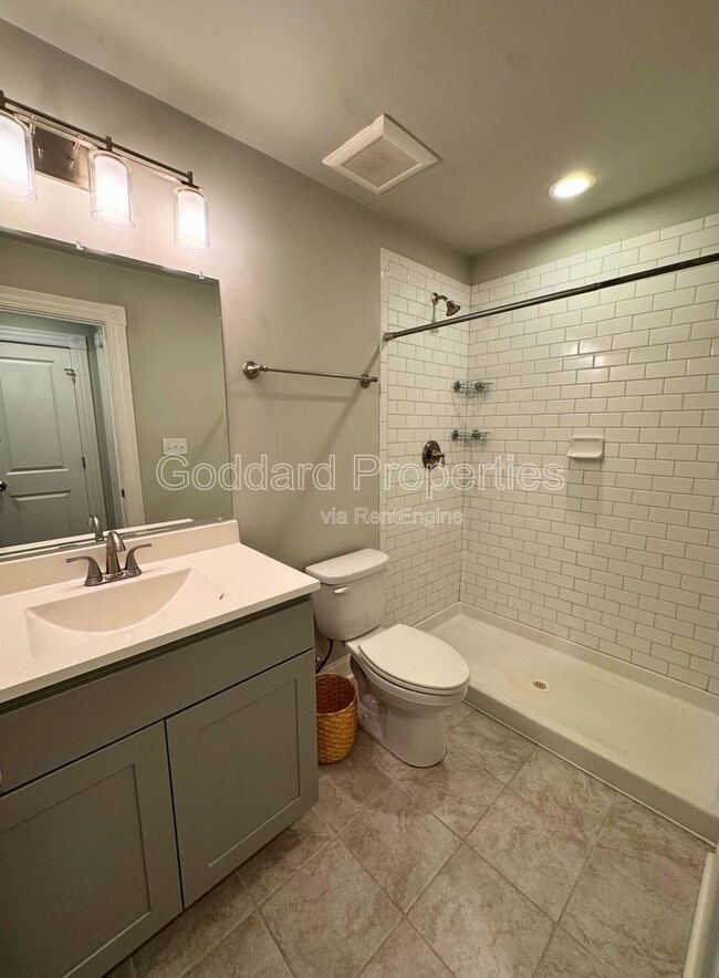 Building Photo - 842 N Patterson Park Ave