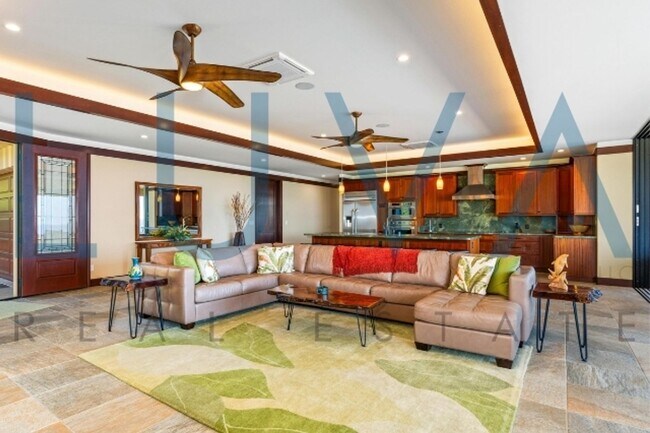 Building Photo - 4 bedroom 3.5 bathroom home with pool