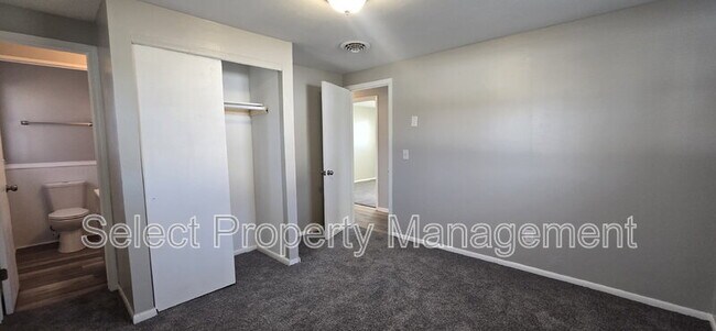 Building Photo - 3914 Maplecrest Rd