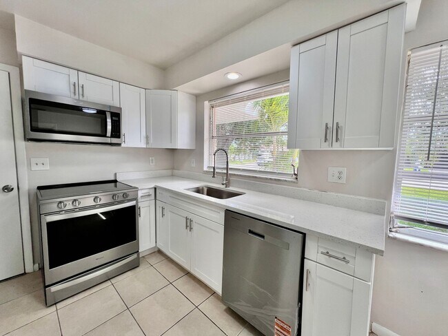 Building Photo - Live Comfortably in SE Cape Coral – Bright, Remodeled Home for Rent