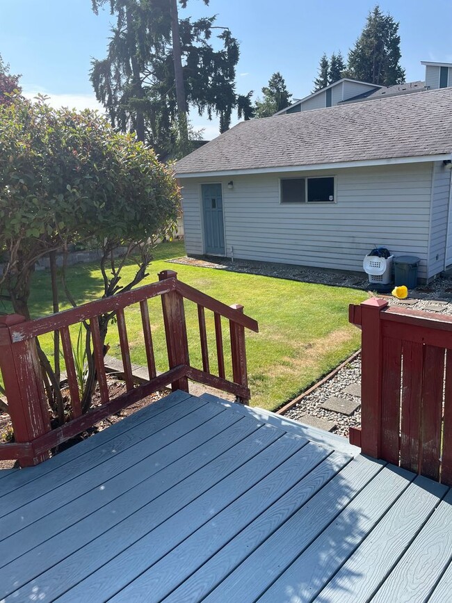Building Photo - 2 BR/1.75 BA home in Edmonds