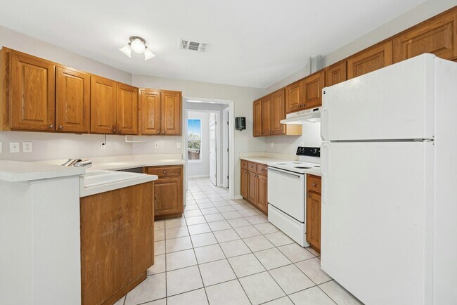 Building Photo - 221 N Scenic Loop