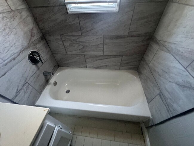 Building Photo - 3334 Fostoria Rd