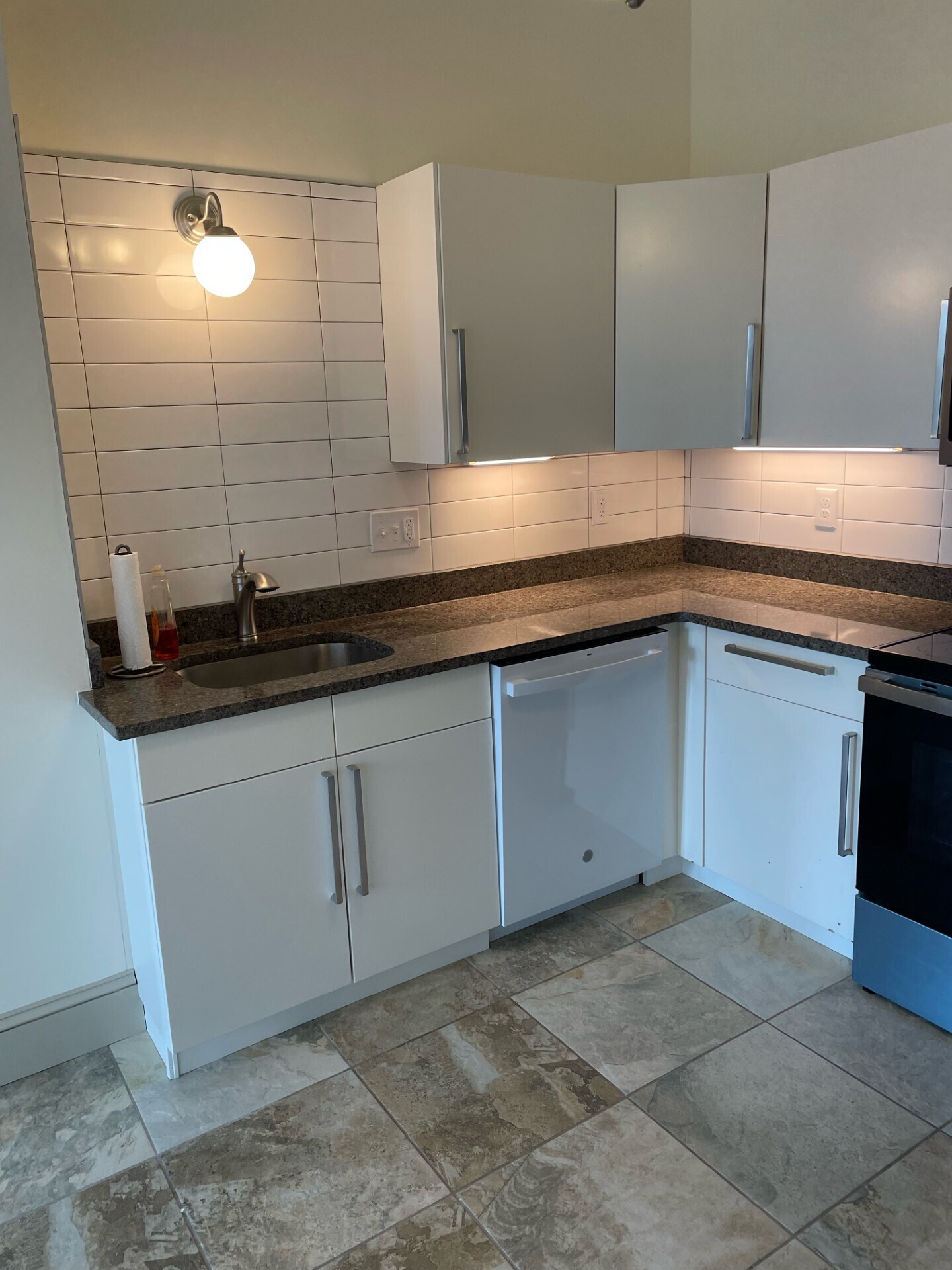 kitchen - 3549 Sunnyside Ave