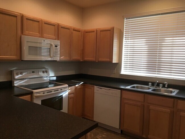 Building Photo - Beautiful 4 Bedroom Two-Story Home in Windsor!