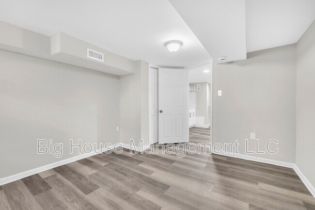 Building Photo - 333 S Lehigh St