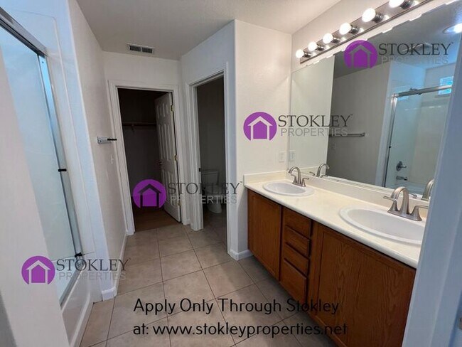 Building Photo - 1 Addison Ct