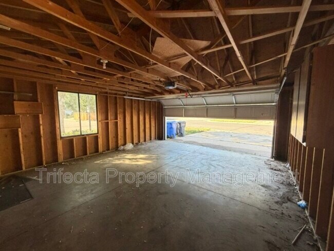 Building Photo - 3313 Dunbar Ave