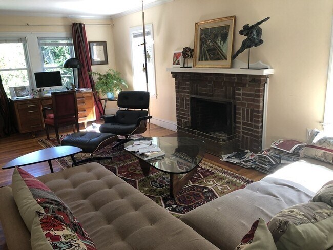 Building Photo - 165 Longwood Ave