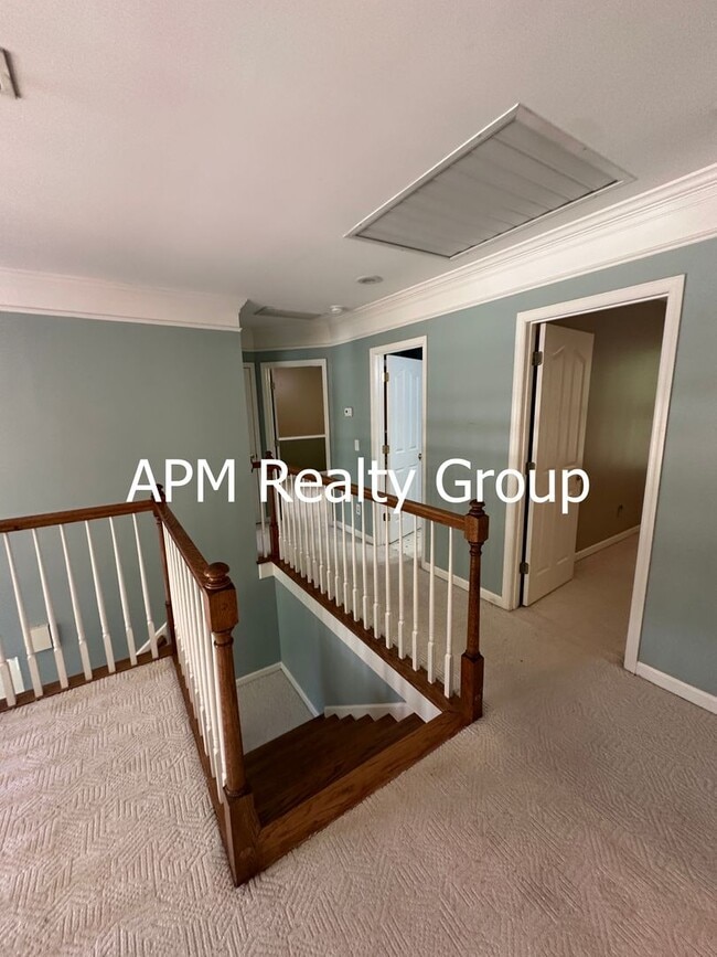 Building Photo - 109 Rolling Creek Cir