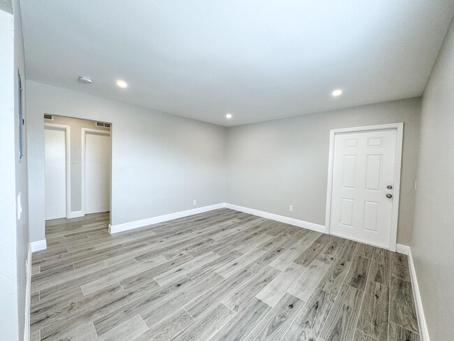 Building Photo - 710 10th St