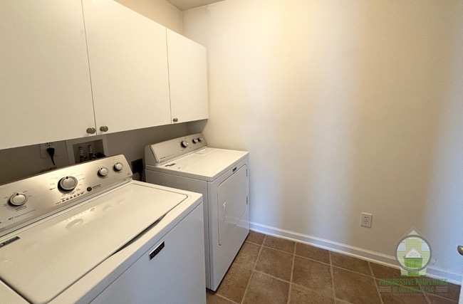 Building Photo - 253 Barbours Lane