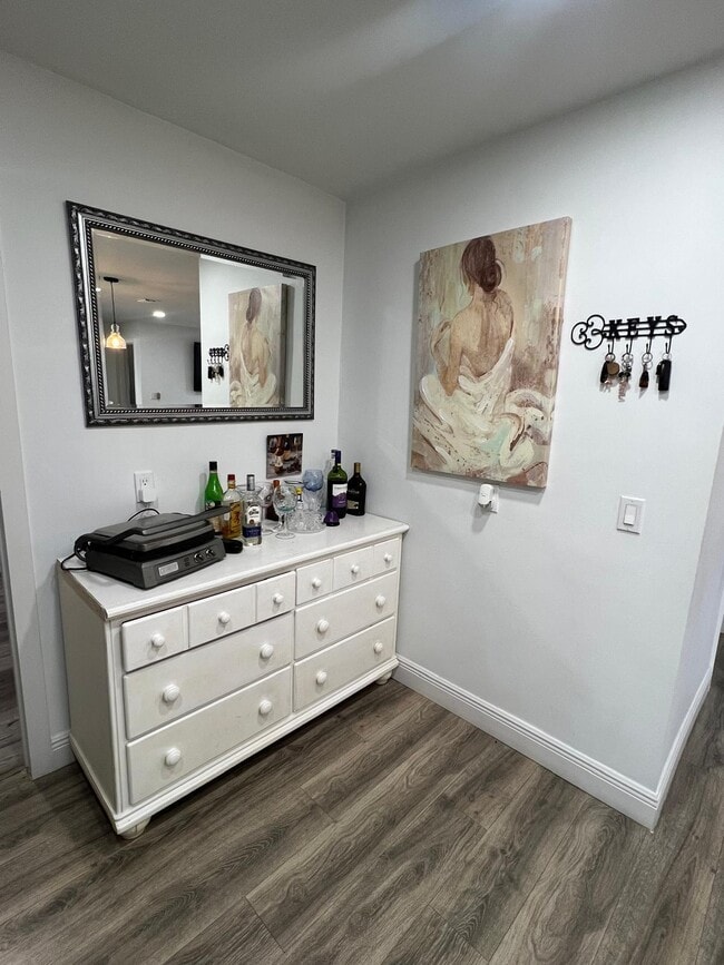 Building Photo - 2019 W Carol Cir
