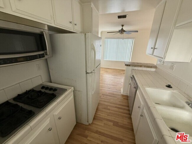 Building Photo - 18600 Burbank Blvd