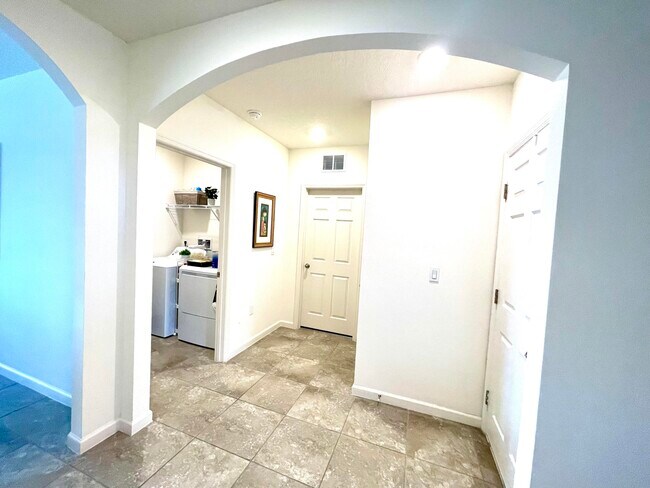 Building Photo - 10574 SW Cambria Ln