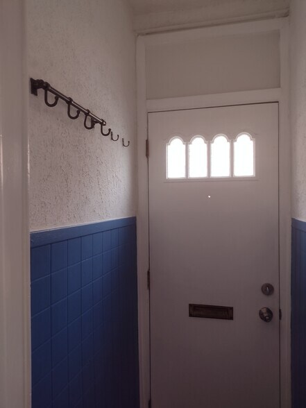 entrance - 2128 Pemberton St