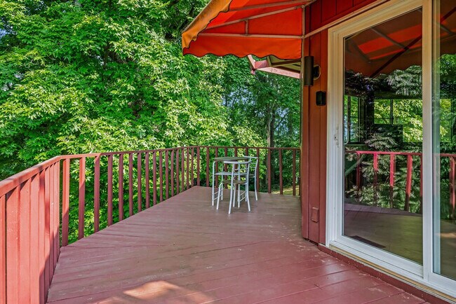 Building Photo - 325 Poplar Hill Ln