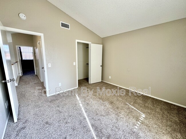 Building Photo - 4171 E Cholla Canyon Dr