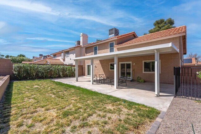 Building Photo - 26 Fantasia Ln