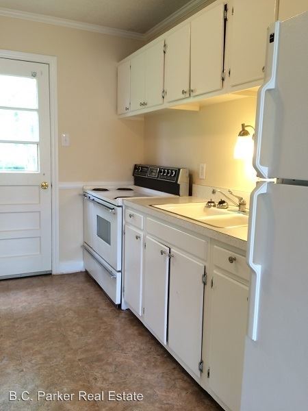 Building Photo - 214 Springwood Dr