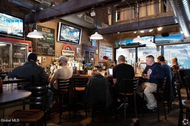 Building Photo - 5 Broadway