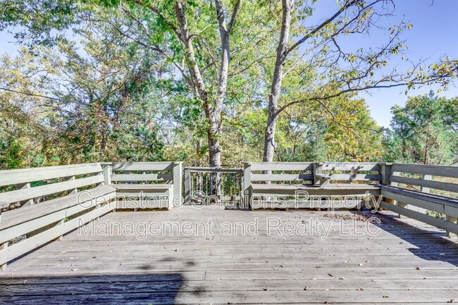 Building Photo - 502 32nd Ave S