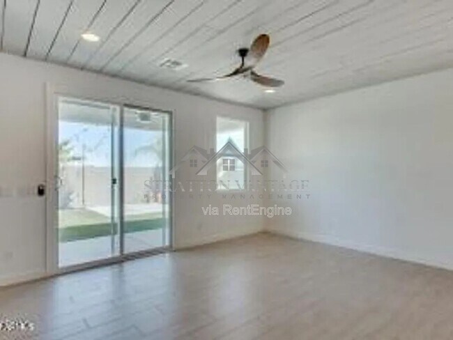 Building Photo - 37755 N Bentgrass Rd