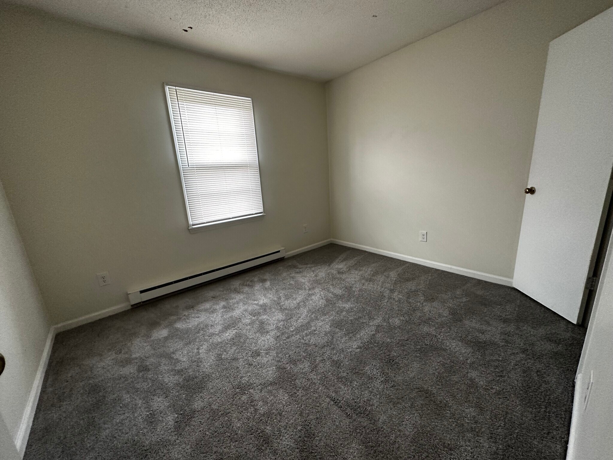 Building Photo - 112 Robbins Ave