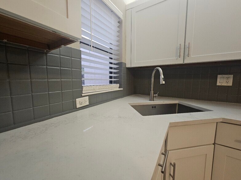 Building Photo - 2738 Carambola Cir S