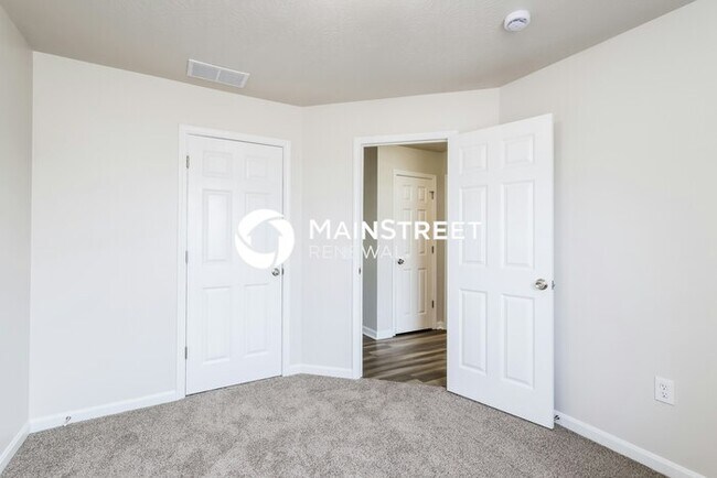 Building Photo - 3 Bedroom Pet-Friendly Home in Sellersburg, IN with Main Street Renewal