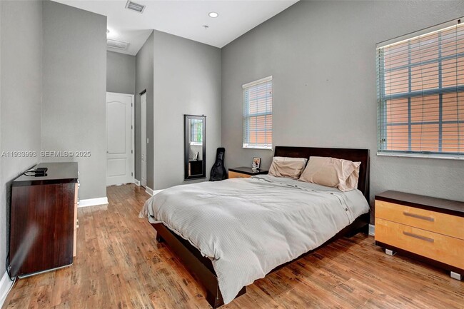 Building Photo - 501 SW 146th Terrace