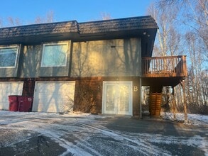 Building Photo - 1101 W Nelson Ave