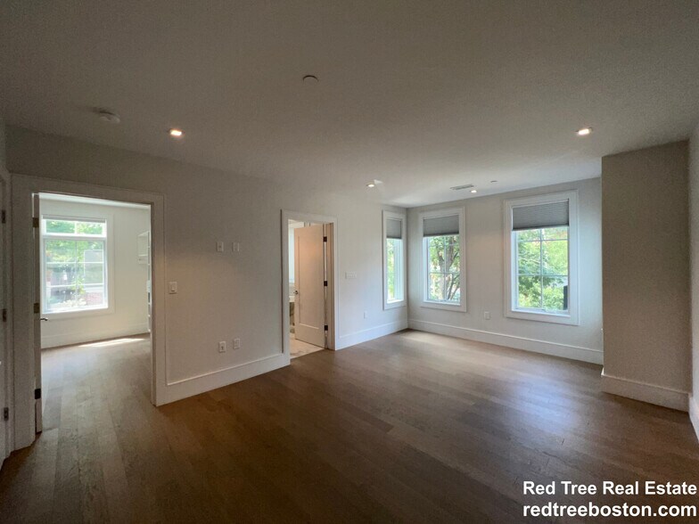 Building Photo - 20 Marion St