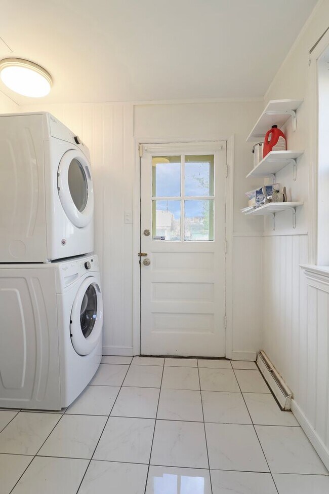 Building Photo - Dreamy 4 Bed, 2 Bath Cape Cod in Sauer's Garden Available Now!