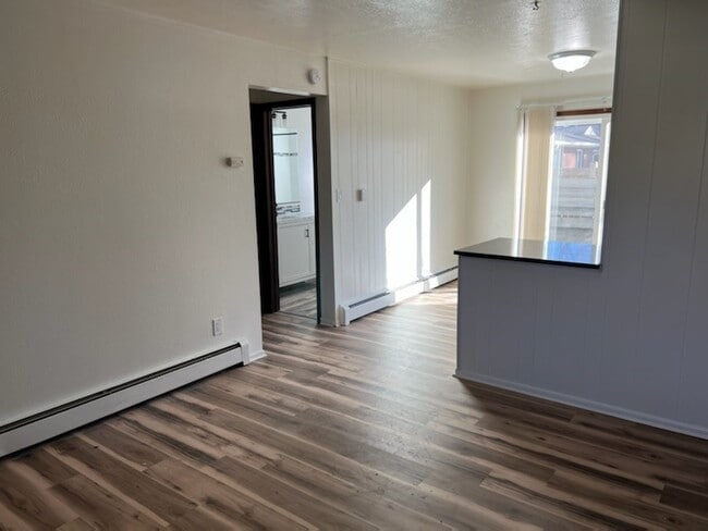 Building Photo - 1324 Balsam Ave