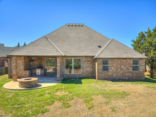 Building Photo - Luxury Rental Home in Edmond Schools + Com...
