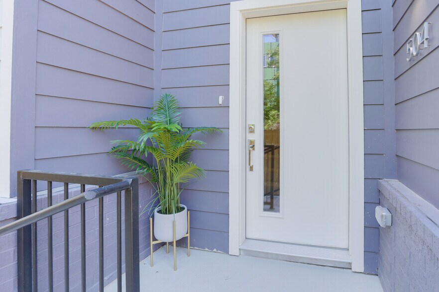 Building Photo - 2805 Weisenberger St