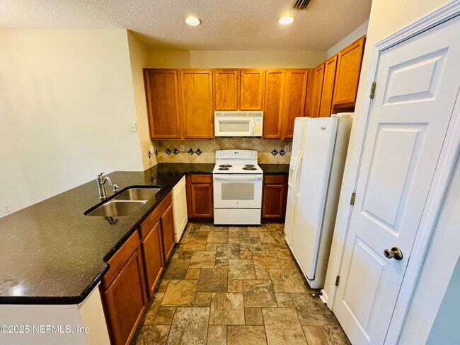 Building Photo - 12301 Kernan Forest Blvd