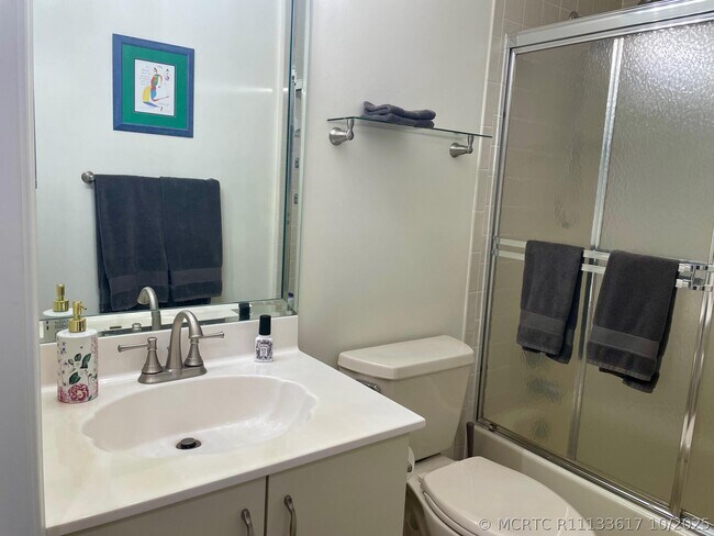 Building Photo - 9709 Shadybrook Dr