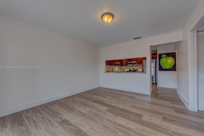 Building Photo - 1960 Bayberry Dr