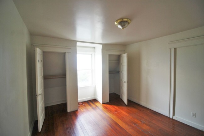 Building Photo - 2025/2026 JHU Off-Campus Awesome 6bd/3ba s...