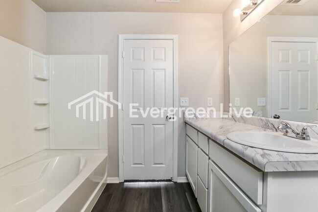 Building Photo - 1071 Huntington Dr