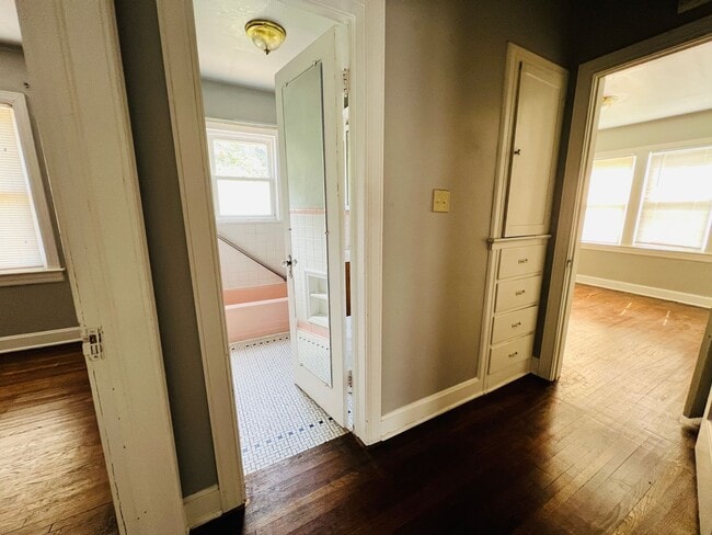 Building Photo - Nice 3 Bedroom 1 Bathroom Home With Detach...
