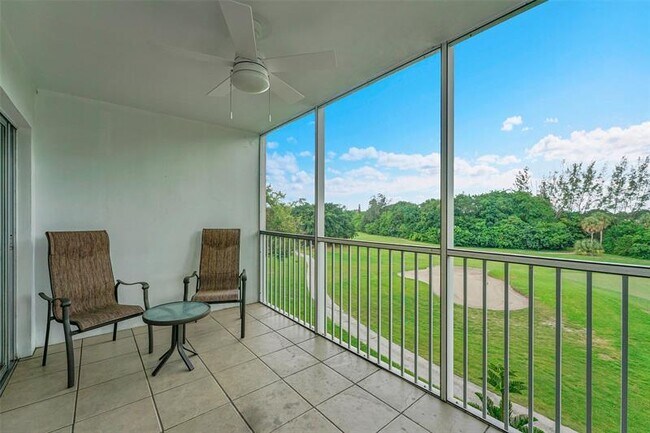 Building Photo - 3150 N Palm Aire Dr